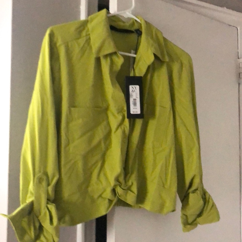Women’s medium green shirt. High waist